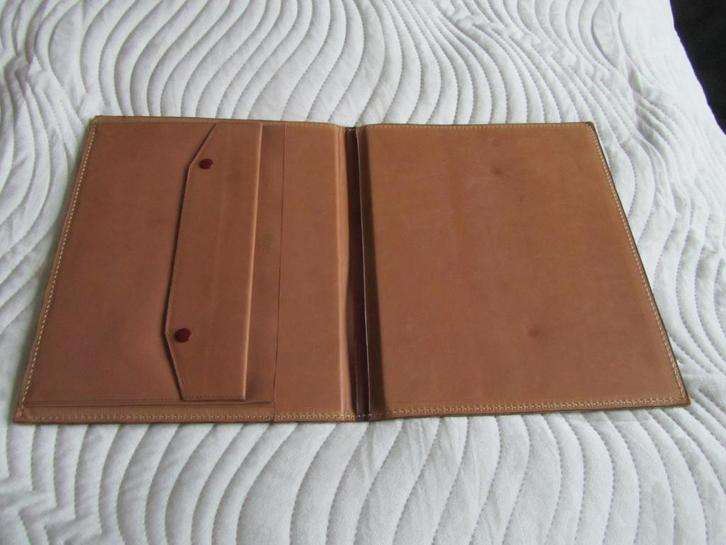 DELVAUX Couverture Gde d'agenda bordeaux siglée, Bijoux, Sacs & Beauté, Sacs | Sacs Femme, Envoi