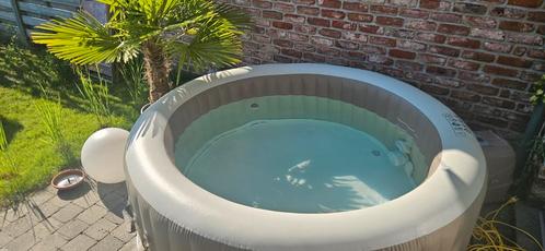 Intex spa met kleurverlichting + bekerhouders, Tuin en Terras, Bubbelbaden en Hottubs, Zo goed als nieuw, Opblaasbaar, Afdekzeil