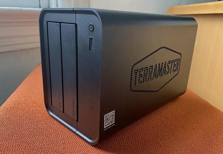 TerraMaster F2-425 (2-bay) NAS met dubbele 2,5 GbE, Computers en Software, NAS, Zo goed als nieuw, Ophalen of Verzenden