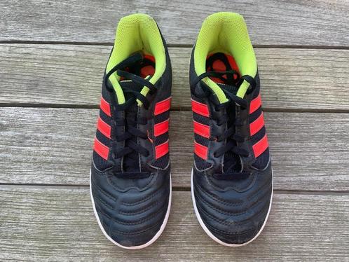 Indoor-voetbalschoenen Adidas Sala, Kinderen en Baby's, Kinderkleding | Schoenen en Sokken, Gebruikt, Sportschoenen, Jongen of Meisje