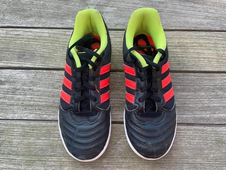 Indoor-voetbalschoenen Adidas Sala, Kinderen en Baby's, Kinderkleding | Schoenen en Sokken, Gebruikt, Sportschoenen, Jongen of Meisje