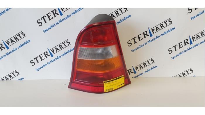 Achterlicht rechts van een Mercedes A-Klasse, Auto-onderdelen, Verlichting, Mercedes-Benz, Gebruikt, 3 maanden garantie, Ophalen of Verzenden