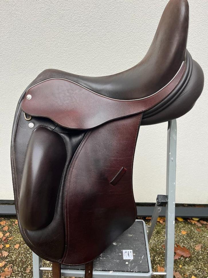 Custom Dressuurzadel Solo MKII  17.5'', Dieren en Toebehoren, Paarden en Pony's | Zadels, Zo goed als nieuw, Dressuur, Ophalen
