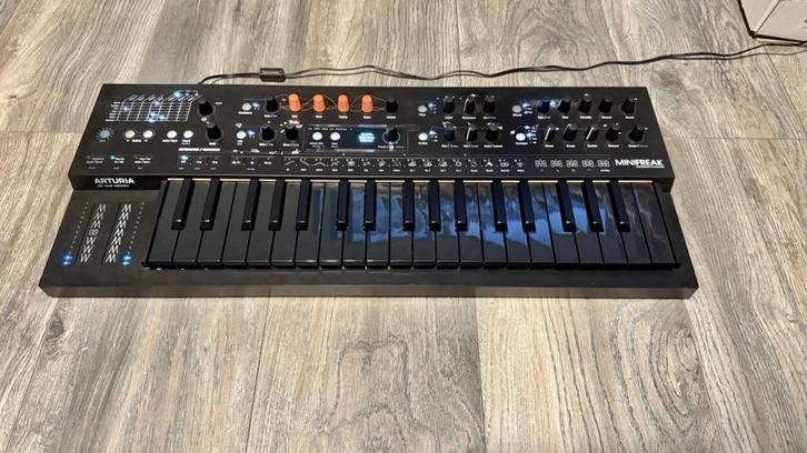 Arturia MiniFreak Stellar 37-toetsen hybride synthesizer, Muziek en Instrumenten, Synthesizers, Gebruikt, Ophalen of Verzenden