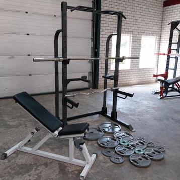 Squat rack + verstelbare bankje + Olympische Gewichten set  beschikbaar voor biedingen