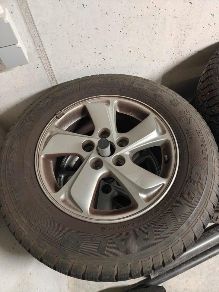 Winterwielen: Velgen + banden, Hyundai Tucson - 215/70R16, Auto-onderdelen, Banden en Velgen, Band(en), Winterbanden, 16 inch
