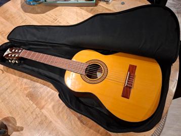 3/4 gitaar met draagtas beschikbaar voor biedingen