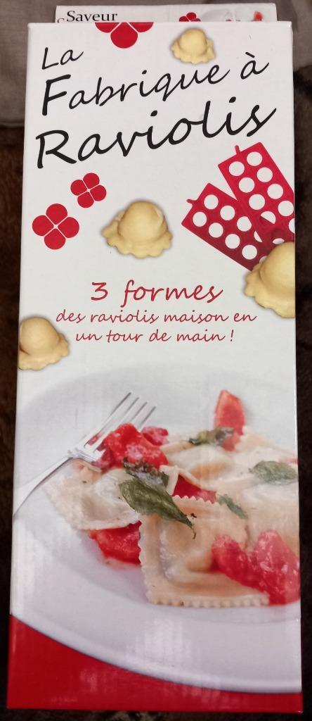 1 doos voor het maken van ravioli, 3 decoratieve borden + 1, Huis en Inrichting, Keuken | Bestek, Nieuw, Bestekset, Overige materialen