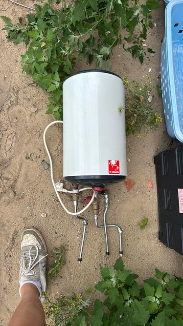 Kleine boiler beschikbaar voor biedingen