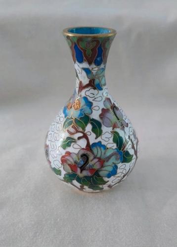 Cloisonné vaas beschikbaar voor biedingen
