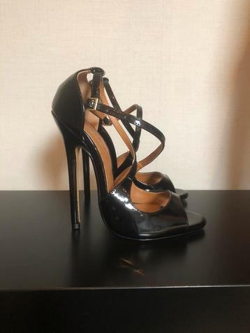 Sexy high heels beschikbaar voor biedingen