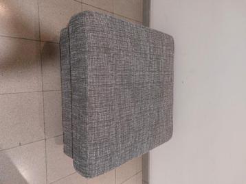 Poef Grijs 87x87x40     µzz beschikbaar voor biedingen