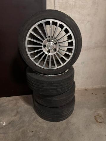 Banden setten beschikbaar voor biedingen