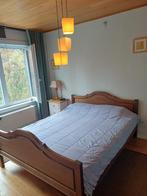 Een bed 160x200 in kerselaarhout met 2 Ikea matrassen, Huis en Inrichting, Slaapkamer | Complete slaapkamers, Ophalen