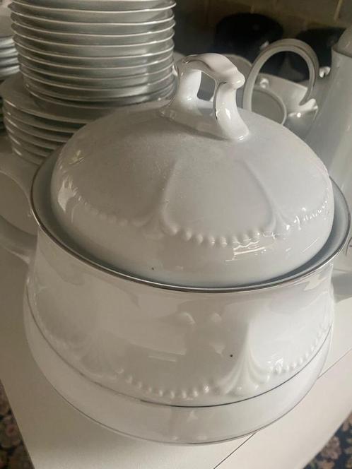 Eet- en koffieservies, Huis en Inrichting, Keuken | Servies, Zo goed als nieuw, Compleet servies, Effen, Porselein, Ophalen