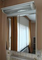 Toiletkast met banken en spiegels. 2 deuren., Huis en Inrichting, Ophalen, Gebruikt