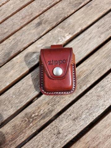Zippo + lederen tasje beschikbaar voor biedingen
