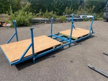 stapelbak beschikbaar voor biedingen