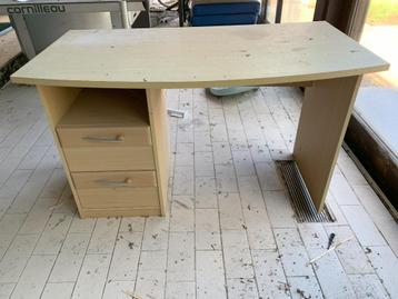 gratis bureau beschikbaar voor biedingen