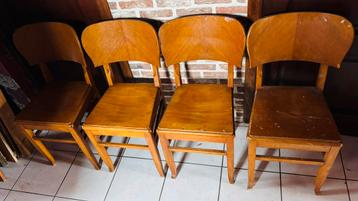 4 vintage stoelen beschikbaar voor biedingen
