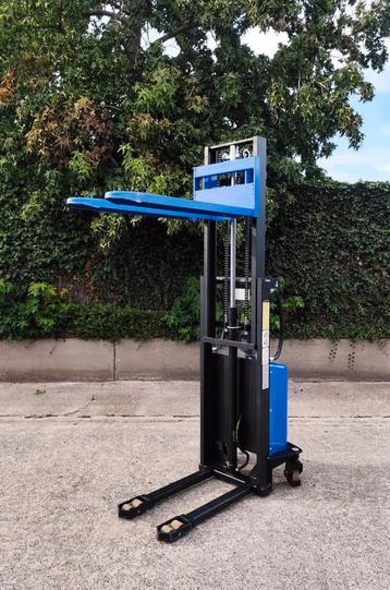 Semi elektrische stapelaar / nieuwstaat  beschikbaar voor biedingen