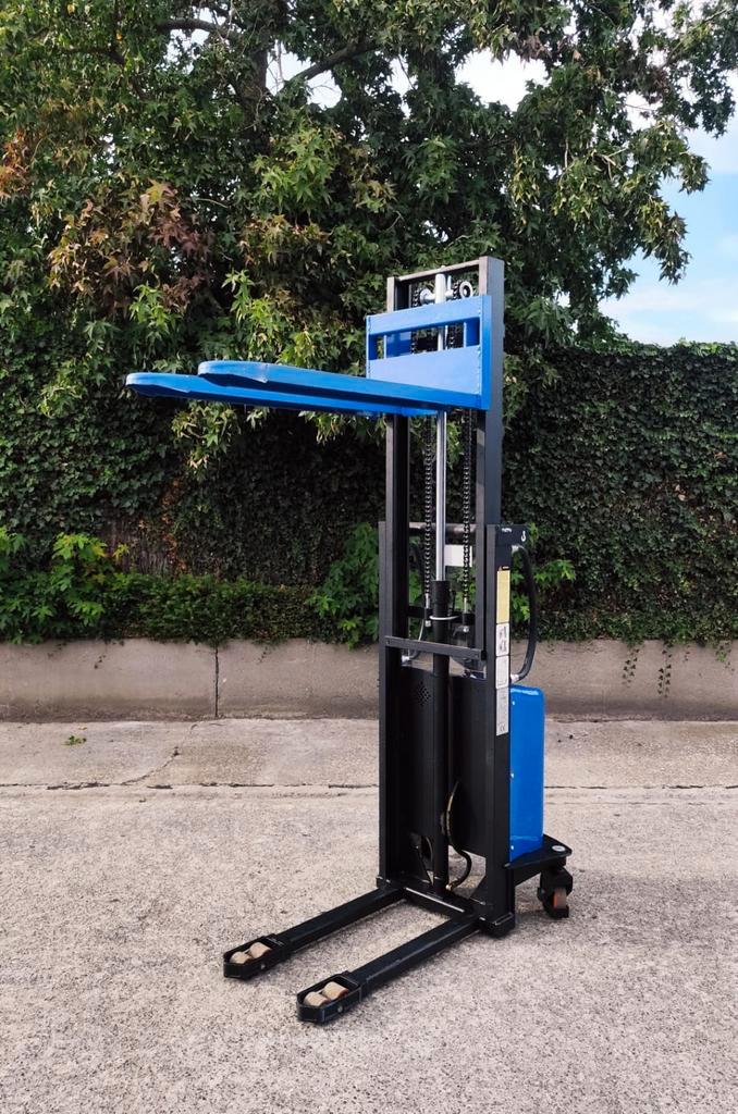 Semi elektrische stapelaar / nieuwstaat, Zakelijke goederen, Machines en Bouw | Heftrucks en Intern transport, Stapelaar, Elektrisch