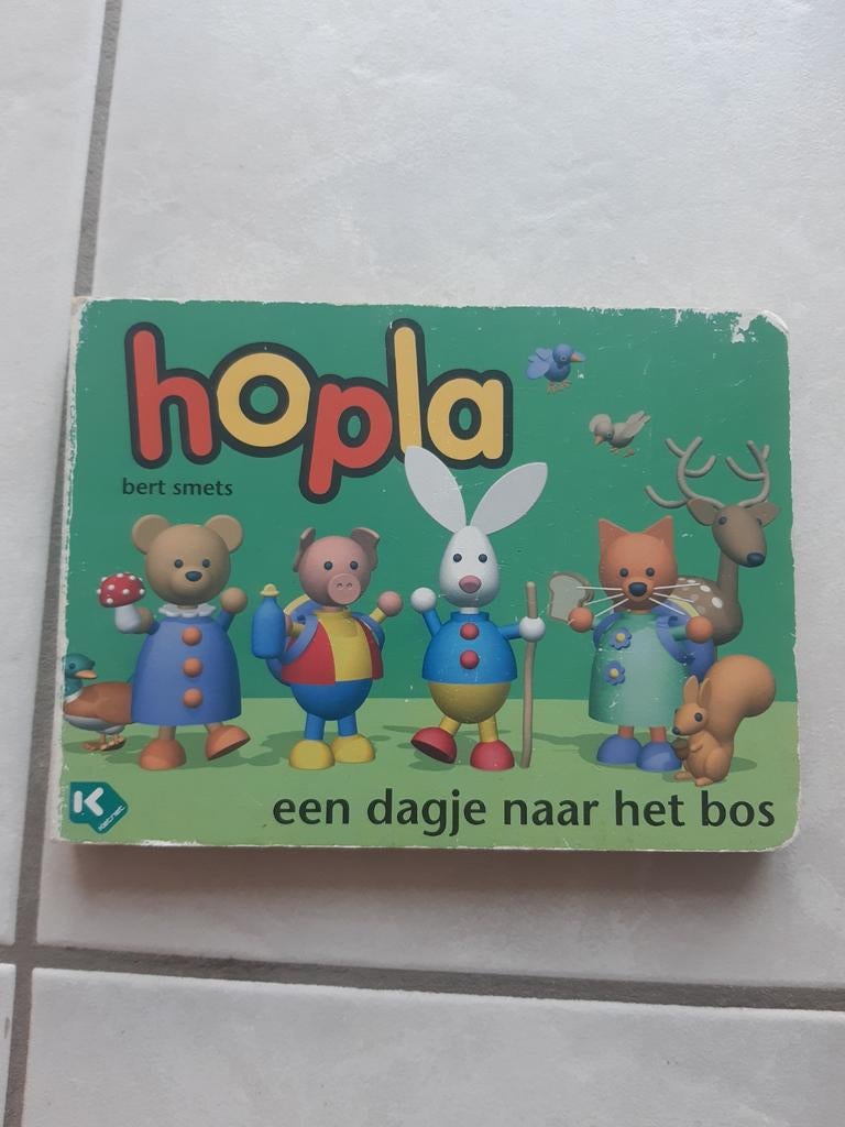 B. Smets - Hopla een dagje naar het bos, Livres, Livres pour enfants | Jeunesse | Moins de 10 ans, Enlèvement ou Envoi, Utilisé