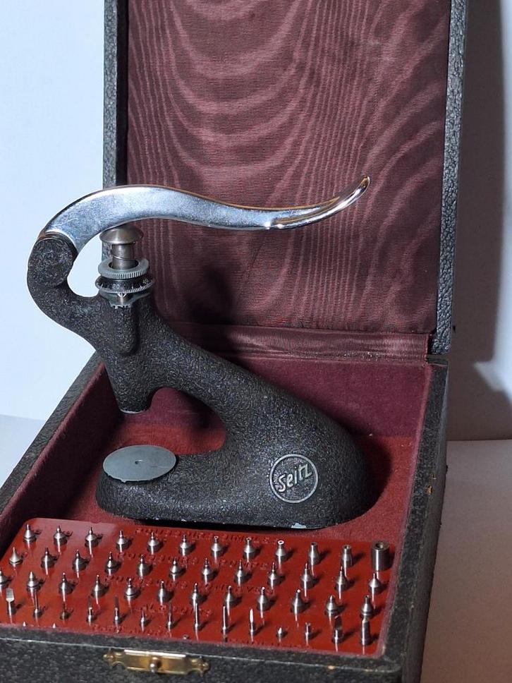 Presse à pierre Seitz 4 mm, Collections, Tirelires, Enlèvement ou Envoi