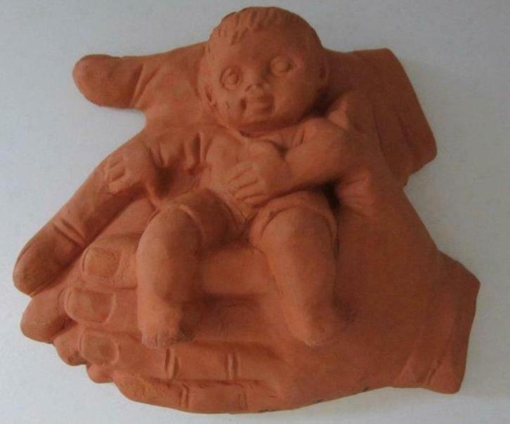 Uniek aardewerk – “Handen met kind” – May Claerhout, Antiquités & Art, Art | Sculptures & Bois, Enlèvement