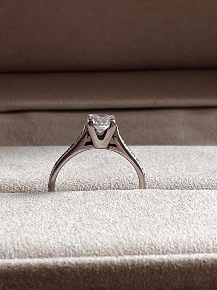 Verlovingsring, Handtassen en Accessoires, Ringen, Zo goed als nieuw, Dame, 20 of groter, Zilver, Goud, Met edelsteen, Ophalen