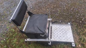Aluminium vismand met 6 laden en hengelstandaard  beschikbaar voor biedingen