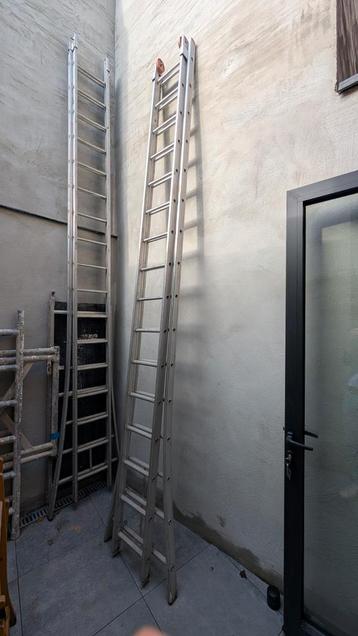 Lange ladder 4m ingeklapt tot 7m uitgeschoven beschikbaar voor biedingen