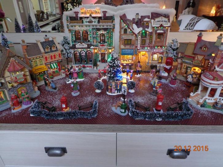 Volledig kerstdorp Lemax, Diversen, Kerst, Zo goed als nieuw, Ophalen