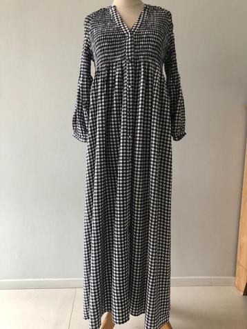 Lange vichyruit jurk met smok of zwarte jumpsuit beschikbaar voor biedingen