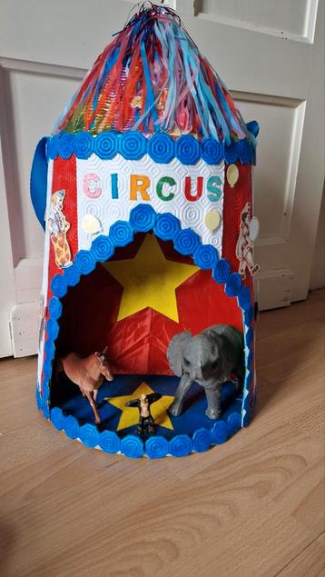 zelf gemaakt circus met vertel tas  beschikbaar voor biedingen