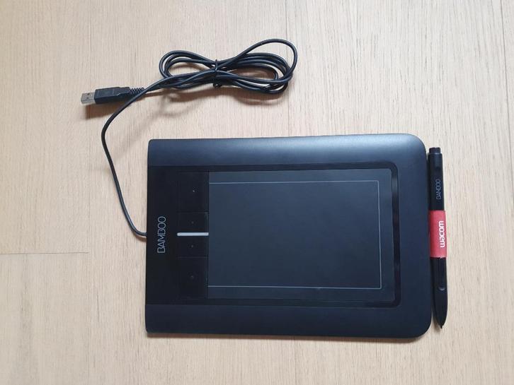 Wacom Bamboo Touch grafische tablet, Computers en Software, Tekentablets, Gebruikt, Bedraad, Multi-touch, Ophalen of Verzenden