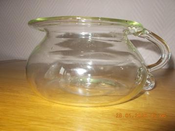 Ancien pot en verre.