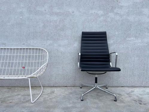 Vitra Eames EA108 chaise de bureau en cuir avec dossier haut, Maison & Meubles, Chaises de bureau, Comme neuf, Chaise de bureau