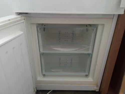 Frigo bon état hauteur 160cm marque LIEBHERR, Elektronische apparatuur, Koelkasten en IJskasten, Gebruikt, Met vriesvak, 100 tot 150 liter