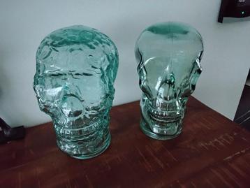 2 glazen skull ( schedel ) hoofden beschikbaar voor biedingen
