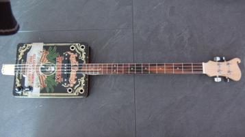 STEEL  GUITARE ET AMPLI. disponible aux enchères