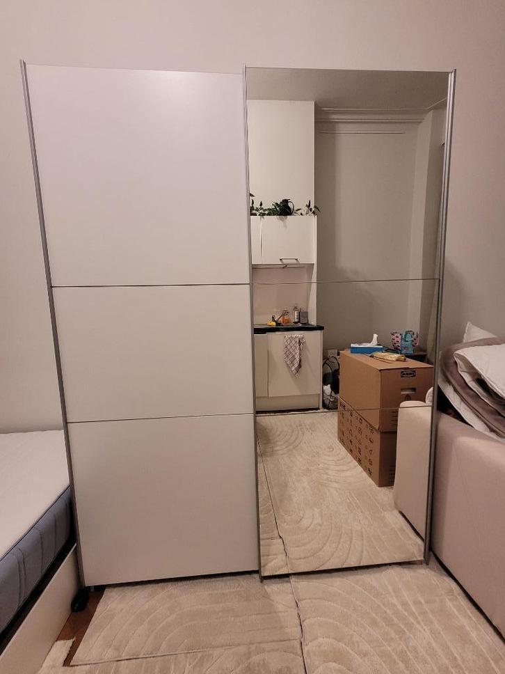 Moderne kleerkast met schuifdeuren en spiegel - in topstaat!, Huis en Inrichting, Kasten | Kleerkasten, Zo goed als nieuw, 150 tot 200 cm