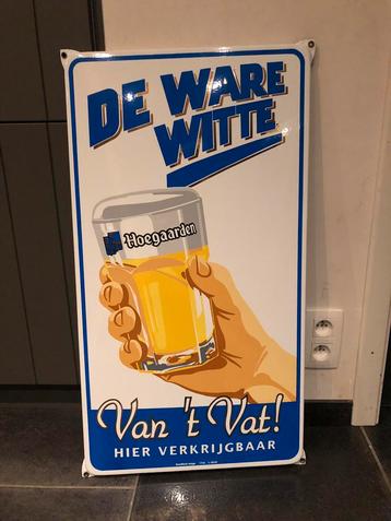 De ware witte bord beschikbaar voor biedingen
