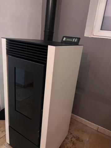 Poele a pellet 14kw interstove avec conduit étanche beschikbaar voor biedingen