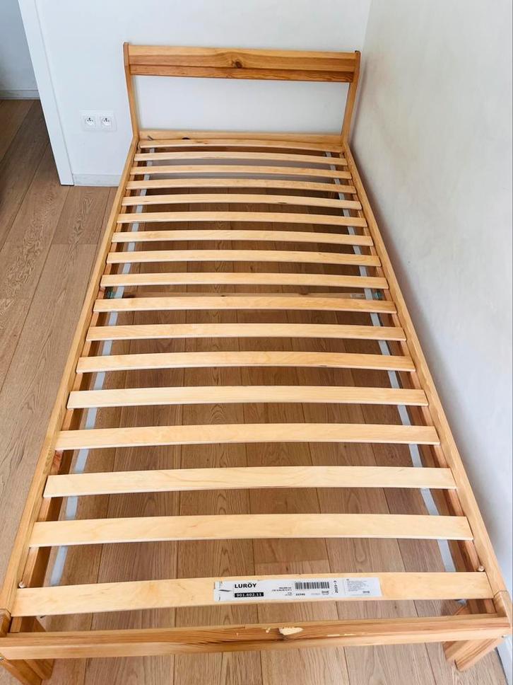 Lit IKEA Neiden 90x200 en pin massif, sommier inclus, Huis en Inrichting, Slaapkamer | Bedden, Zo goed als nieuw, Ophalen