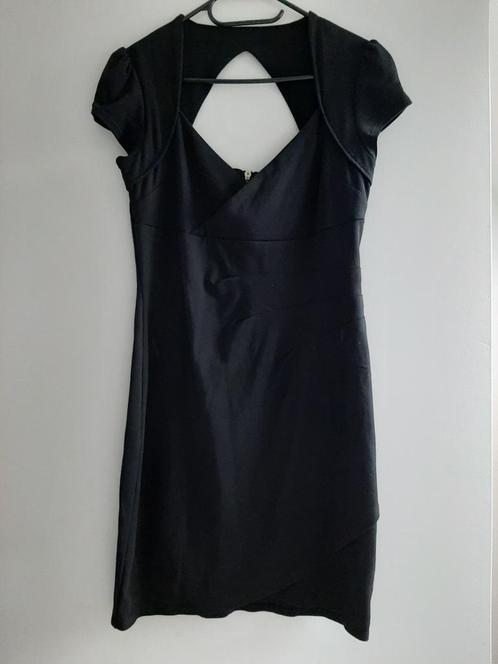 Robe noire à décolleté et dos ouvert, Vêtements | Femmes, Robes, Taille 38/40 (M), Noir, Enlèvement ou Envoi