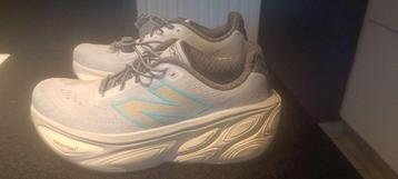 New Balance X More v5 - 44 large beschikbaar voor biedingen