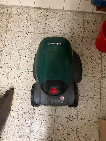 Robomow RC308u met huisje beschikbaar voor biedingen