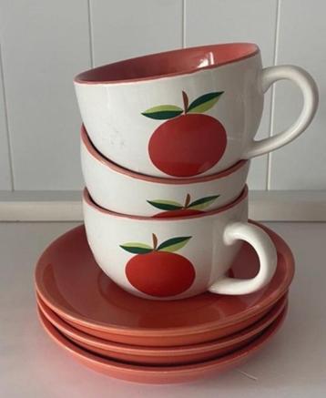 koffietas met ondertas / 3 stuks (keramiek) beschikbaar voor biedingen