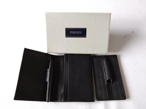 Fisher Space Pen Mat Zwart + portefeuille + étui, Verzamelen, Pennenverzamelingen, Nieuw, Balpen, Overige merken, Met doosje, Ophalen of Verzenden